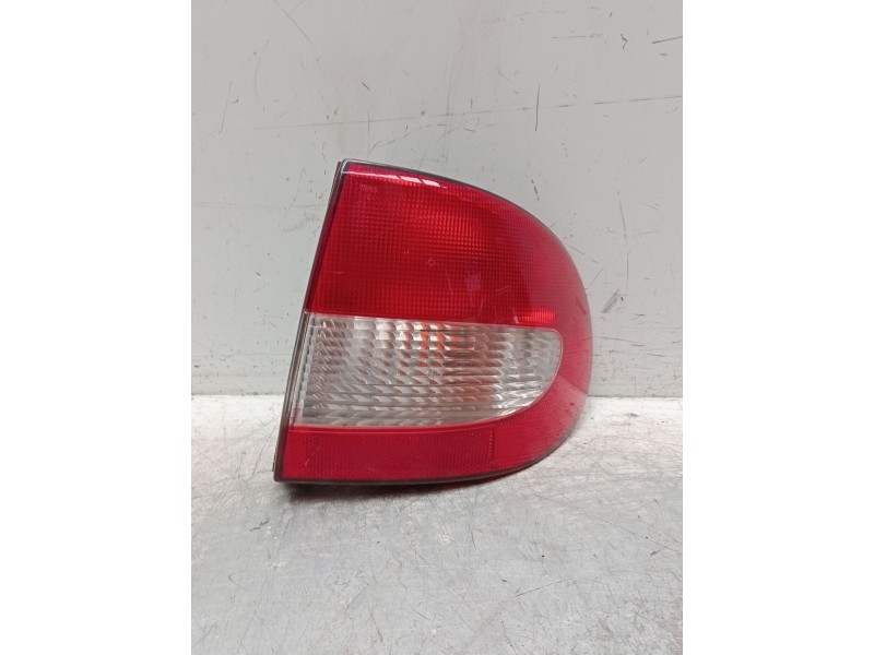 Recambio de piloto trasero derecho para renault megane i classic (la0/1_) 1.4 16v (la0d, la1h, la0w, la10) referencia OEM IAM   