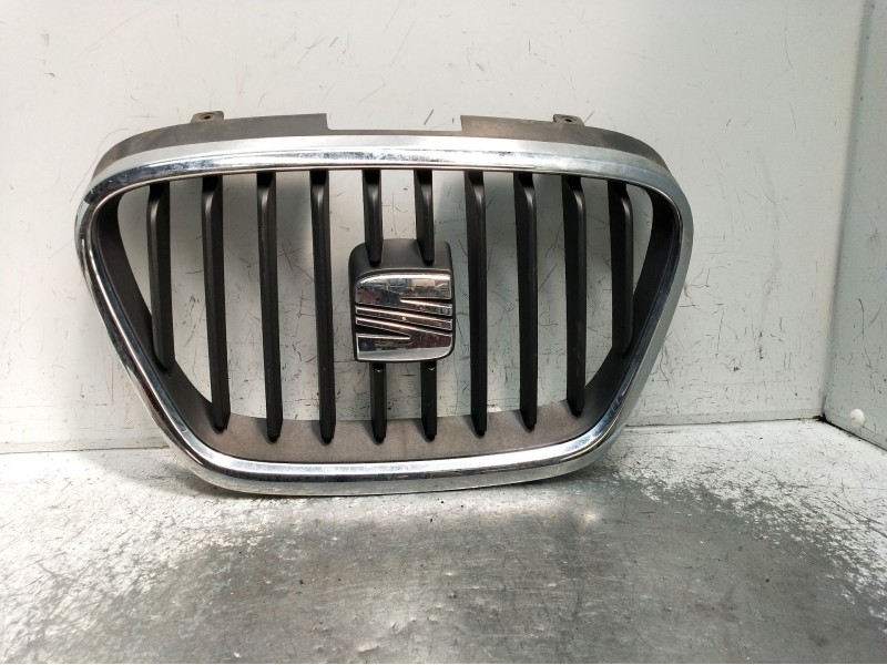 Recambio de rejilla delantera para seat altea (5p1) 1.2 tsi referencia OEM IAM 5P0653679A  