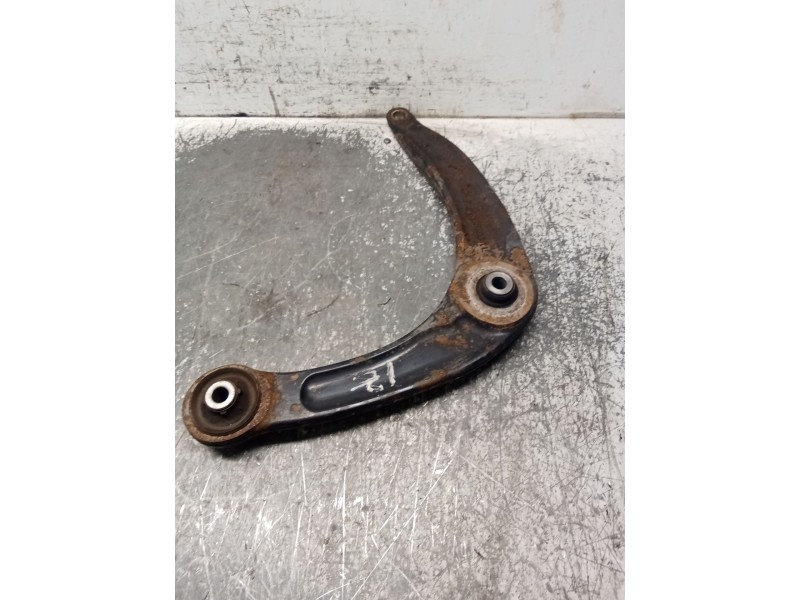 Recambio de brazo suspension inferior delantero izquierdo para citroën c4 coupe referencia OEM IAM 566793AL  