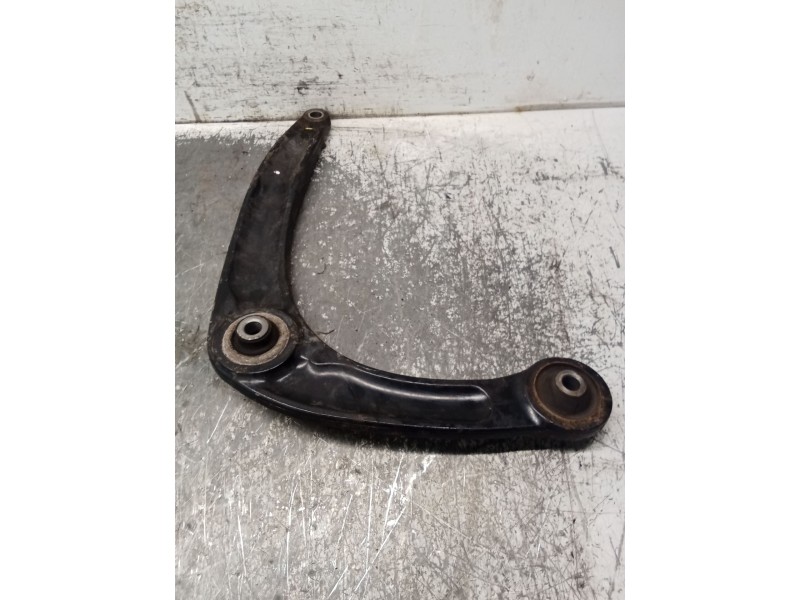 Recambio de brazo suspension inferior delantero izquierdo para citroën c4 coupe referencia OEM IAM 566793AL  