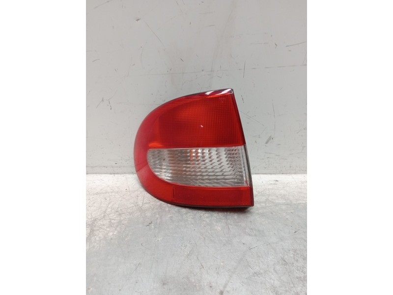 Recambio de piloto trasero izquierdo para renault megane i classic (la0/1_) 1.4 16v (la0d, la1h, la0w, la10) referencia OEM IAM 