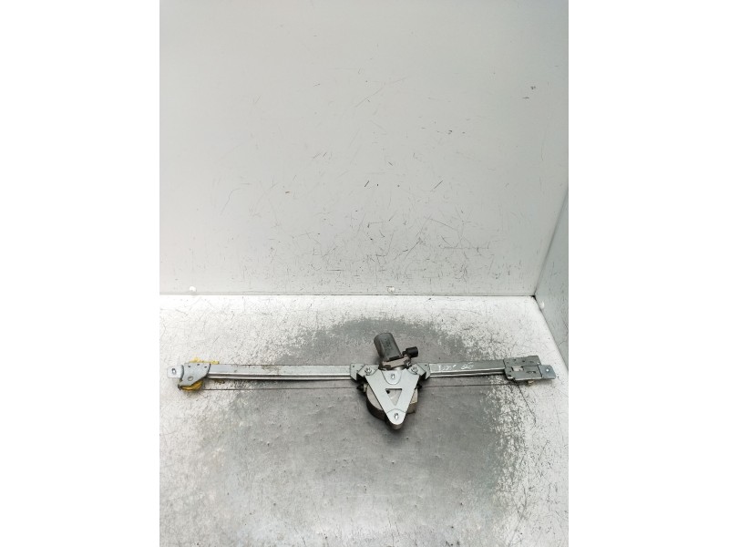 Recambio de elevalunas delantero derecho para renault trafic ii furgoneta (fl) 1.9 dci 100 (fl0c) referencia OEM IAM 7700311821F