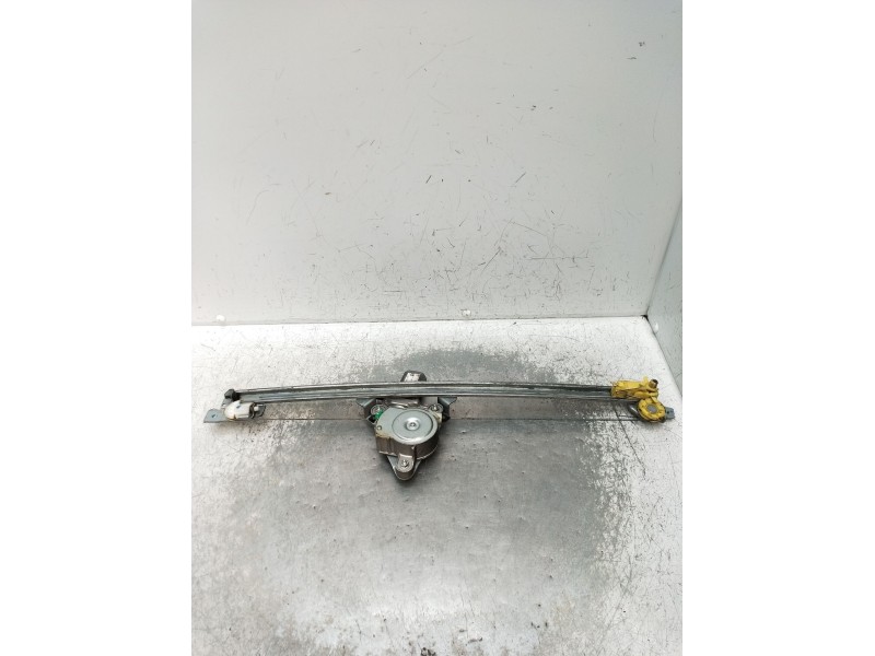 Recambio de elevalunas delantero derecho para renault trafic ii furgoneta (fl) 1.9 dci 100 (fl0c) referencia OEM IAM 7700311821F