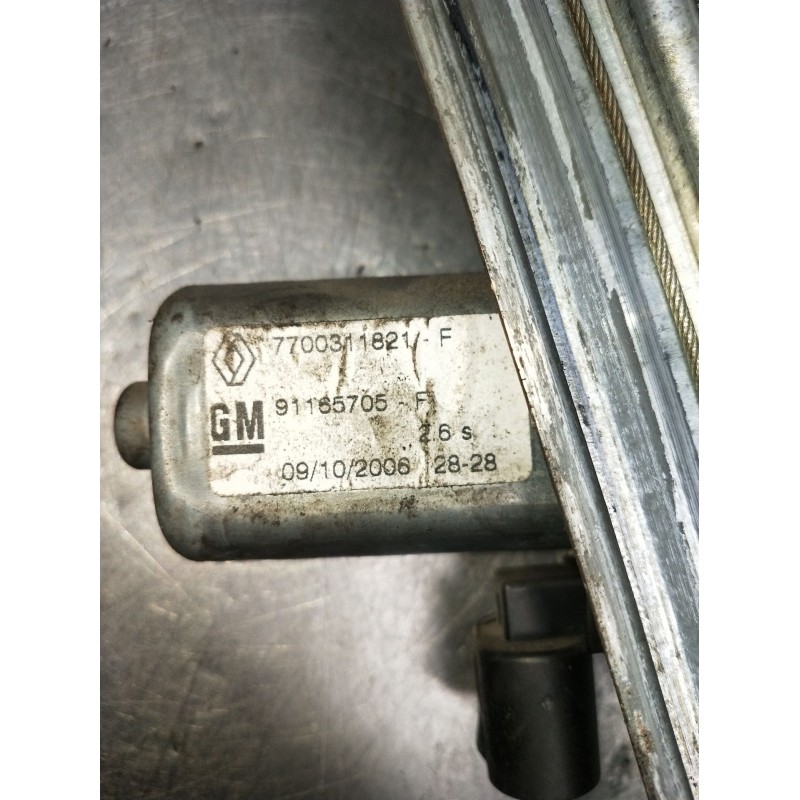 Recambio de elevalunas delantero derecho para renault trafic ii furgoneta (fl) 1.9 dci 100 (fl0c) referencia OEM IAM 7700311821F