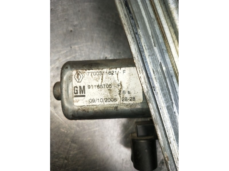 Recambio de elevalunas delantero derecho para renault trafic ii furgoneta (fl) 1.9 dci 100 (fl0c) referencia OEM IAM 7700311821F