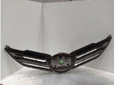 Recambio de rejilla delantera para toyota auris (_e18_) 1.3 (nre180_) referencia OEM IAM    2