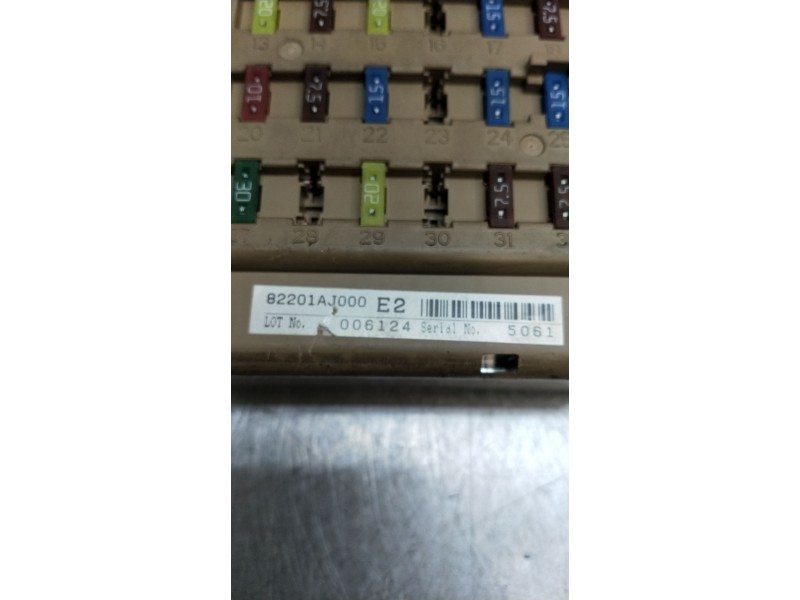Recambio de caja reles / fusibles para subaru legacy v (bm) 2.0 d awd (bmd) referencia OEM IAM 82201aj000  