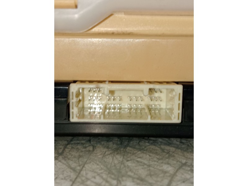 Recambio de caja reles / fusibles para toyota auris (_e18_) 1.3 (nre180_) referencia OEM IAM 8922102331 50119221 