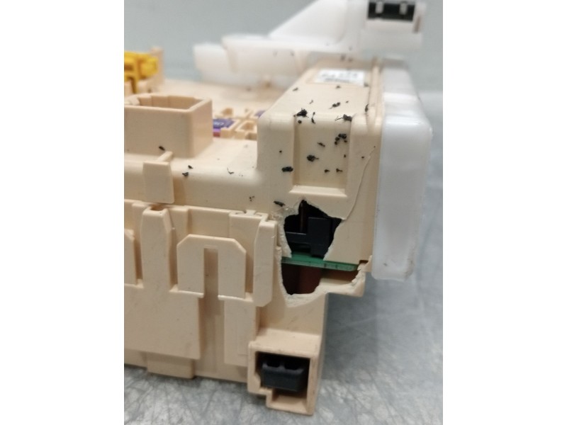 Recambio de caja reles / fusibles para toyota auris (_e18_) 1.3 (nre180_) referencia OEM IAM 8922102331 50119221 