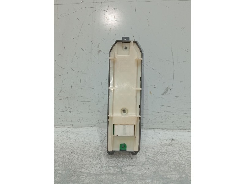 Recambio de mando elevalunas delantero izquierdo para toyota auris (_e18_) 1.3 (nre180_) referencia OEM IAM 8404002120  