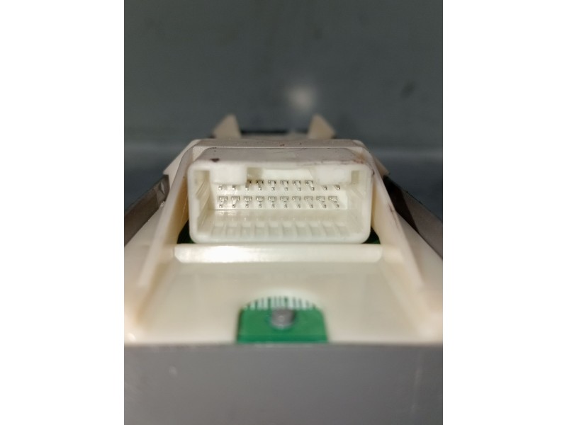 Recambio de mando elevalunas delantero izquierdo para toyota auris (_e18_) 1.3 (nre180_) referencia OEM IAM 8404002120  