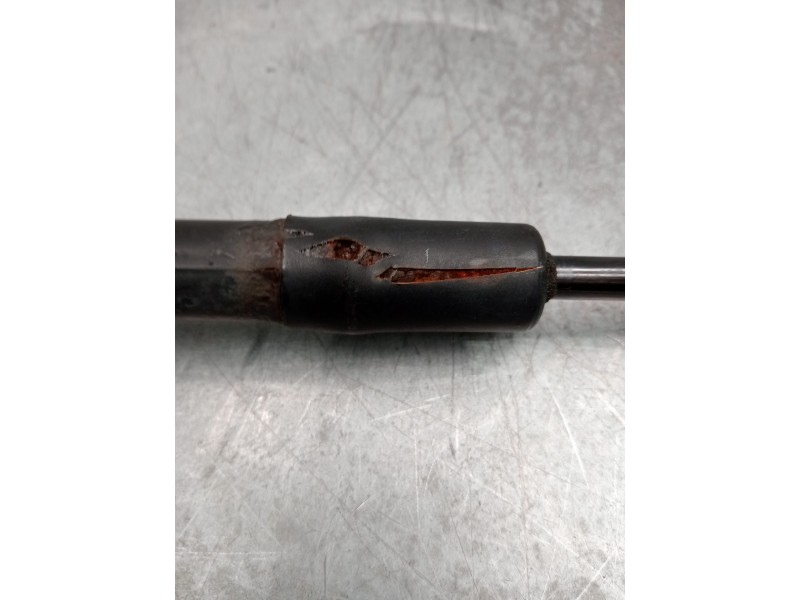 Recambio de amortiguadores maletero / porton para toyota auris (_e18_) 1.3 (nre180_) referencia OEM IAM 7521370520n 6895002130 