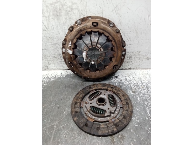 Recambio de kit embrague para toyota yaris (ncp1/nlp1/scp1) 1.0 linea sol referencia OEM IAM C.MOTOR 1SZFE  