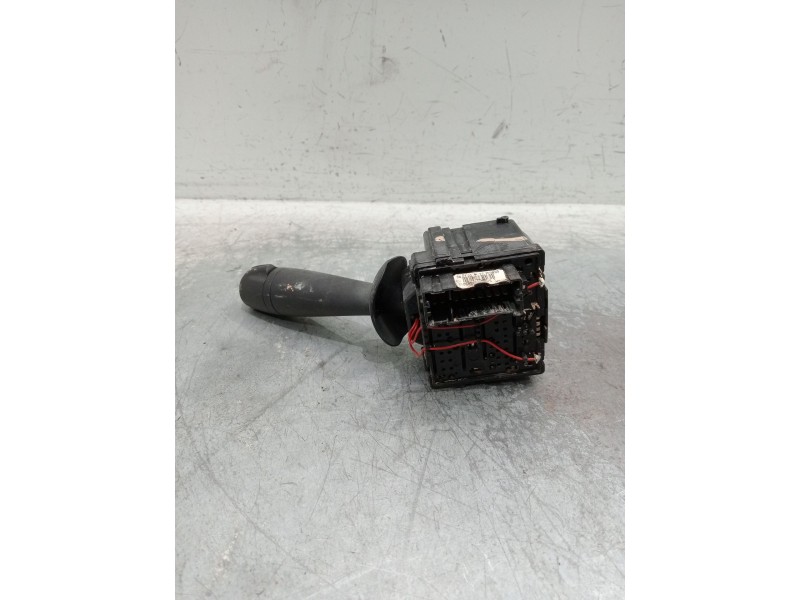 Recambio de mando limpia para dacia sandero referencia OEM IAM e10645650  