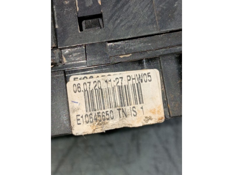 Recambio de mando limpia para dacia sandero referencia OEM IAM e10645650  