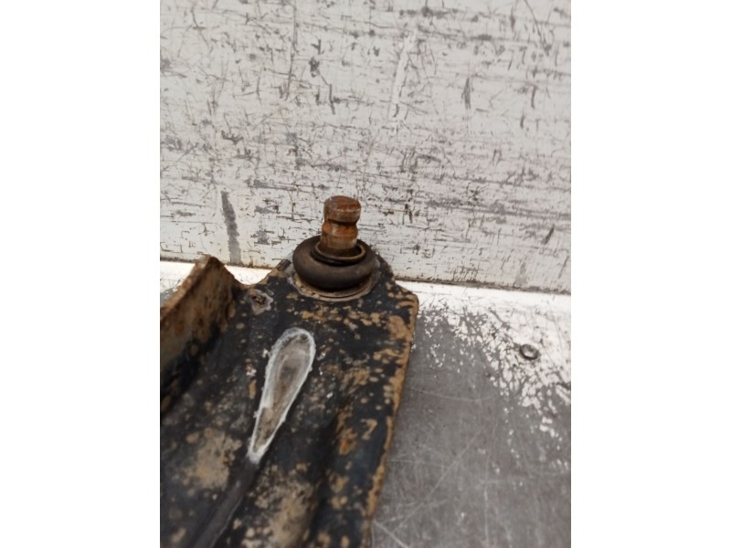 Recambio de brazo suspension inferior delantero izquierdo para renault megane ii station wagon (km0/1_) 1.6 referencia OEM IAM  
