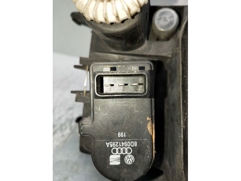 Recambio de faro izquierdo para seat ibiza ii (6k1) 1.4 i referencia OEM IAM 6K0941015 67735475 