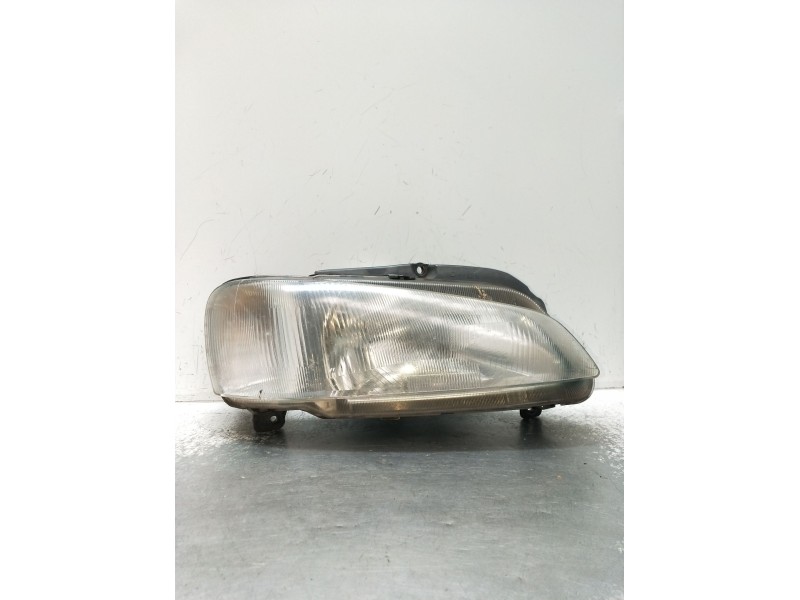Recambio de faro derecho para peugeot 106 (s2) referencia OEM IAM 88202143  