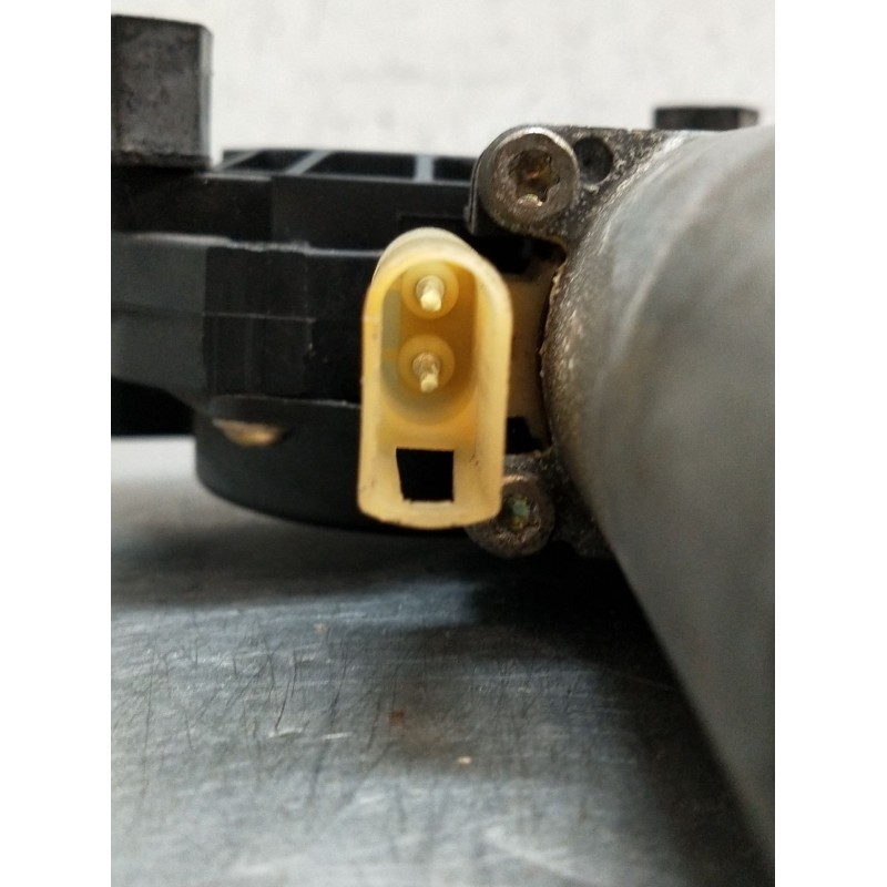 Recambio de elevalunas delantero derecho para ford mondeo ii sedán (bfp) 1.8 td referencia OEM IAM 0130821680  