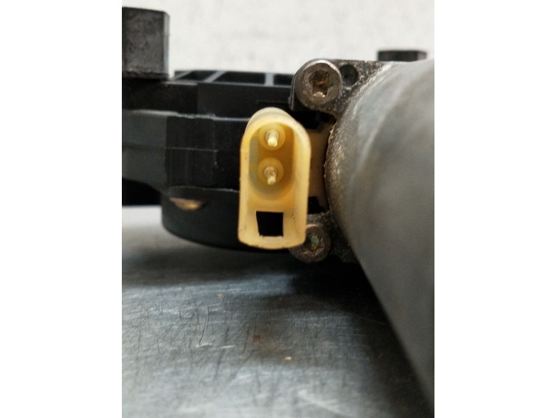 Recambio de elevalunas delantero derecho para ford mondeo ii sedán (bfp) 1.8 td referencia OEM IAM 0130821680  