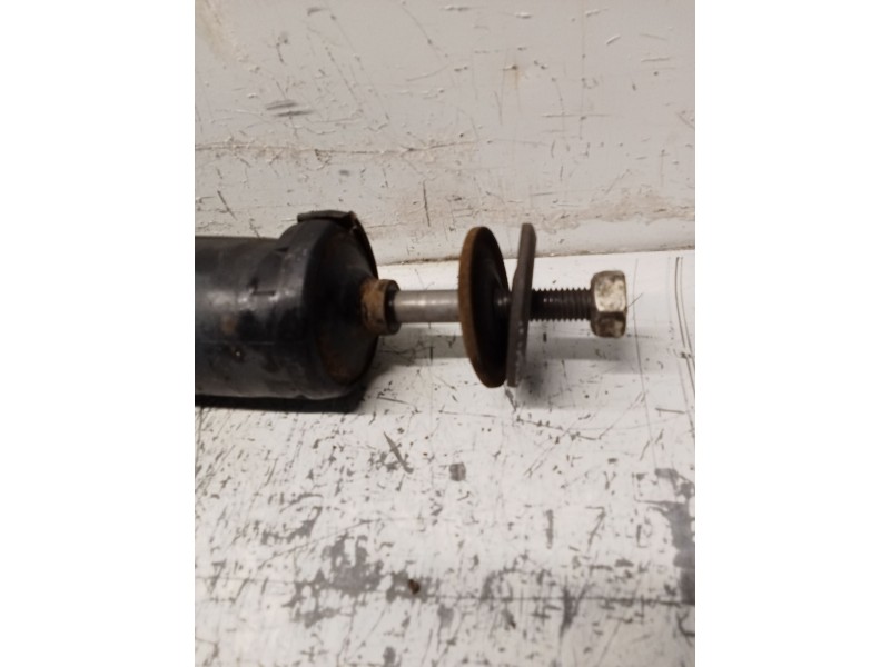 Recambio de amortiguador trasero derecho para opel omega a (v87) 2.0 (f19, m19, n19) referencia OEM IAM 22080190  