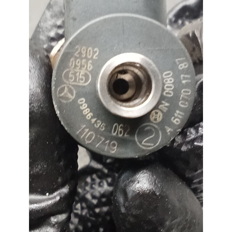 Recambio de inyector para mercedes-benz clase c (w203) berlina 220 cdi (203.006) referencia OEM IAM 0986435 A6110701787 