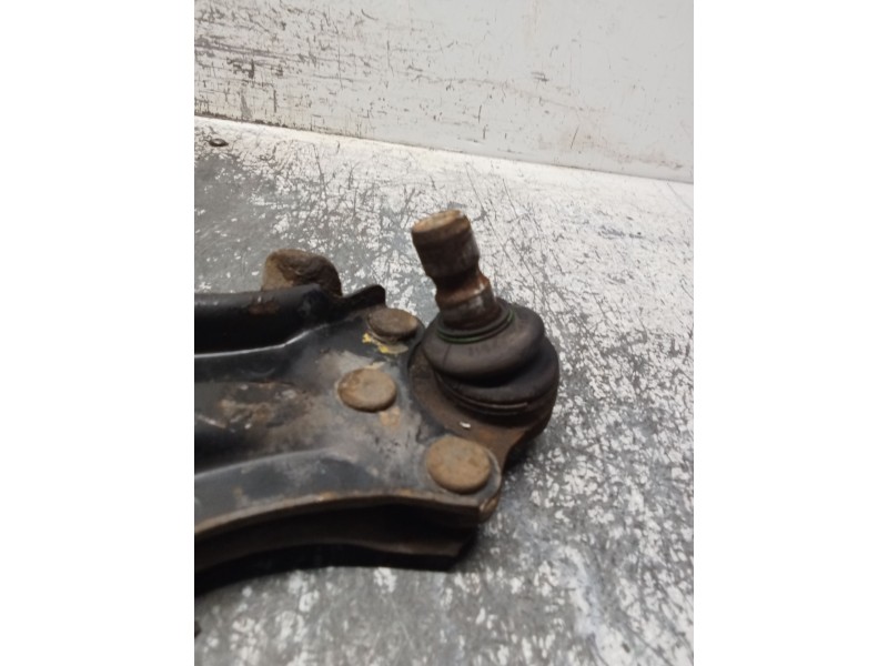 Recambio de brazo suspension inferior delantero izquierdo para opel omega a (v87) 2.0 (f19, m19, n19) referencia OEM IAM   