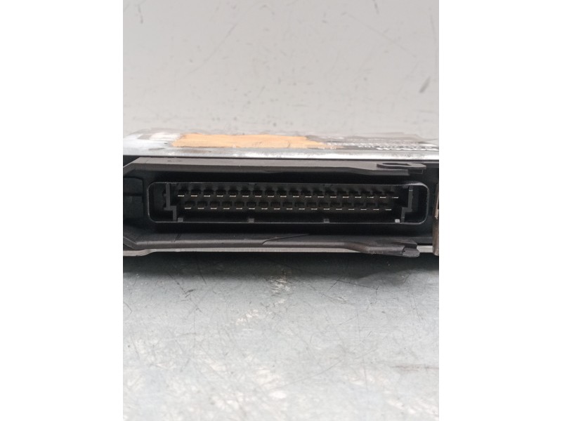 Recambio de centralita motor uce para opel omega a (v87) 2.0 (f19, m19, n19) referencia OEM IAM 90233740 0261200102 