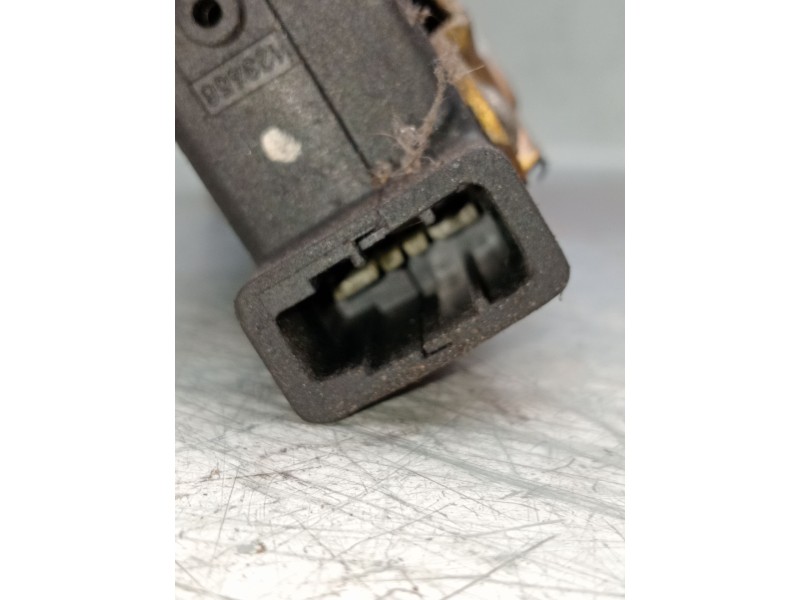 Recambio de motor cierre centralizado trasero izquierdo para opel omega a (v87) 2.0 (f19, m19, n19) referencia OEM IAM 90229915 