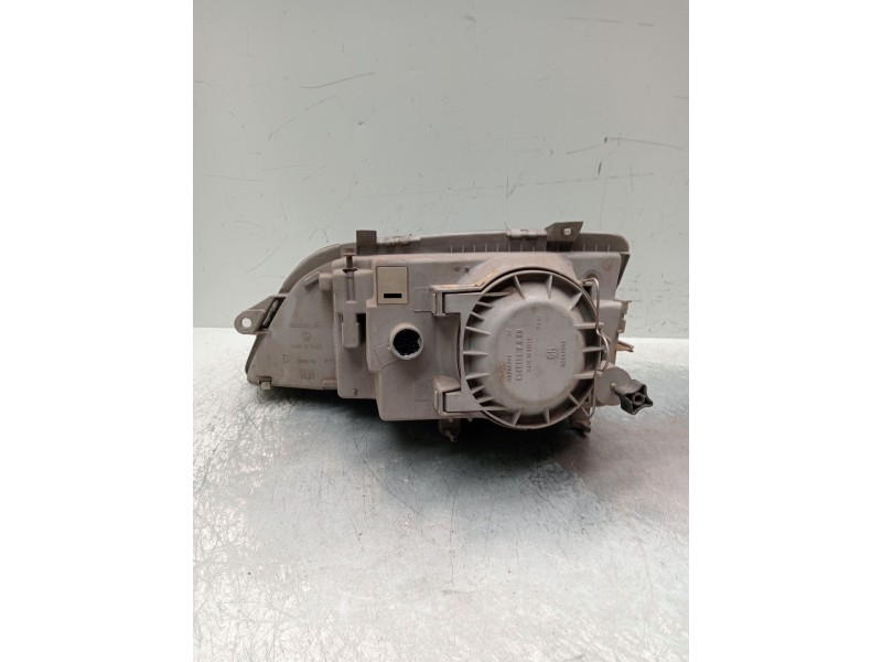 Recambio de faro derecho para opel omega a (v87) 2.0 (f19, m19, n19) referencia OEM IAM 90213584 05766381 