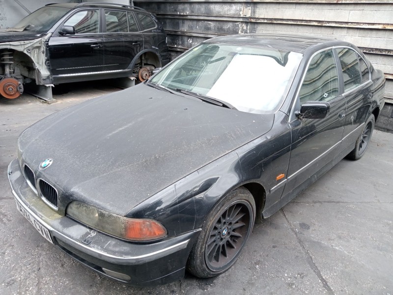 bmw 5 (e39) del año 2000