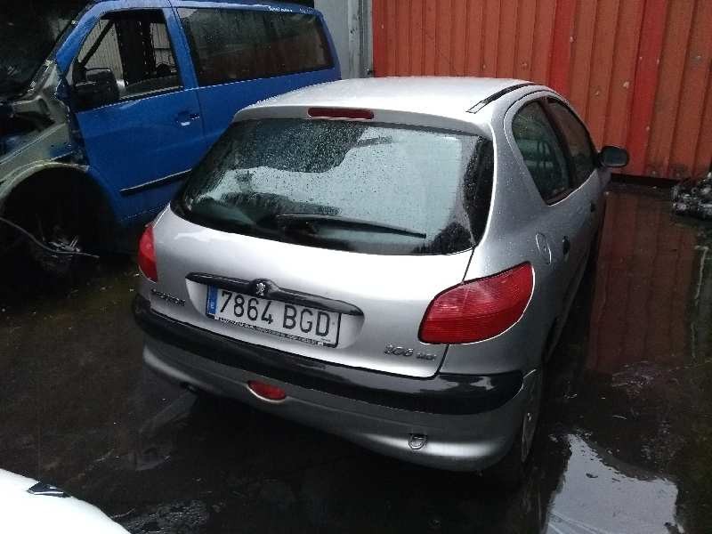 peugeot 206 berlina del año 2001