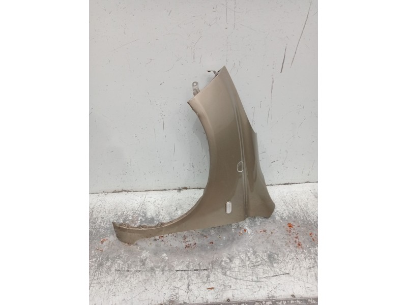 Recambio de aleta delantera izquierda para nissan micra iii (k12) 1.2 16v referencia OEM IAM   