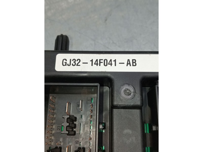 Recambio de caja reles / fusibles para land rover range rover evoque (l538) 2.0 d 4x4 referencia OEM IAM gj3214f041ab  