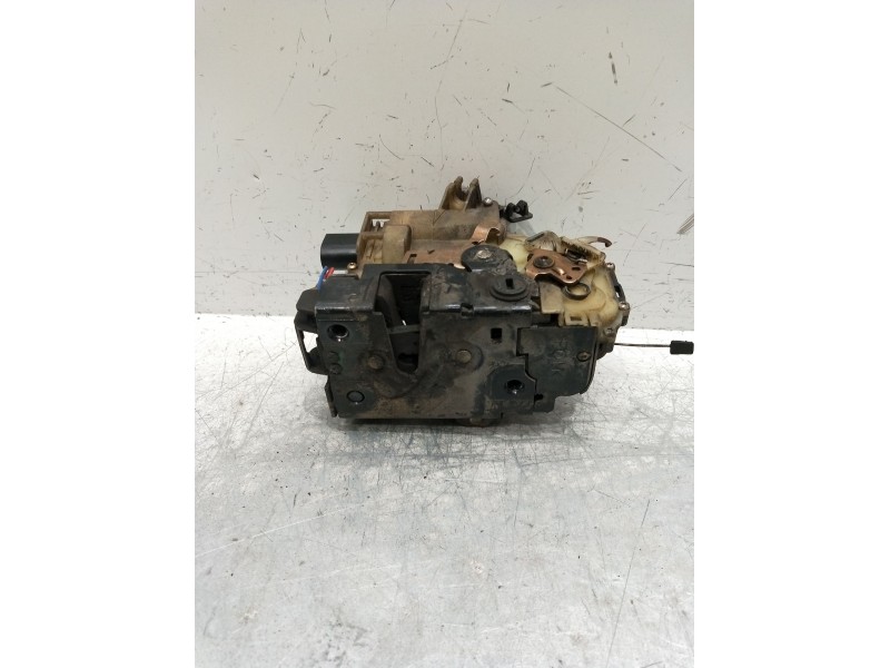 Recambio de motor cierre centralizado trasero derecho para seat toledo ii (1m2) 1.6 16v referencia OEM IAM 3B4839016M 4P 