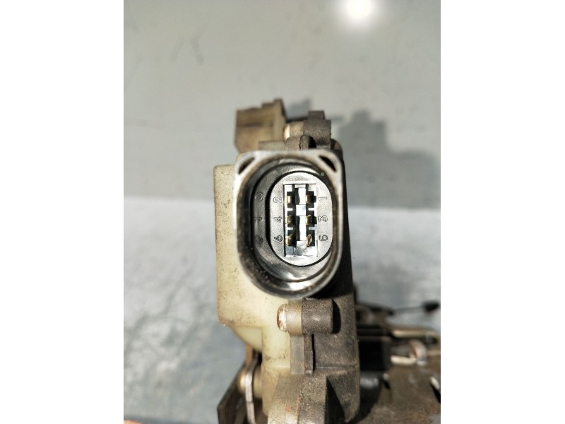 Recambio de motor cierre centralizado trasero izquierdo para seat toledo ii (1m2) 1.6 16v referencia OEM IAM 3B7839015M 4P 