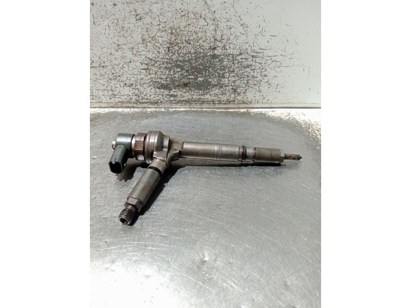 Recambio de inyector para opel astra h gtc (a04) 1.7 cdti (l08) referencia OEM IAM 0445110175 BOSCH 