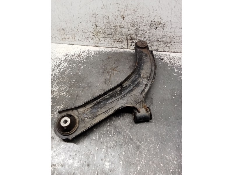 Recambio de brazo suspension inferior delantero derecho para nissan micra iii (k12) 1.2 16v referencia OEM IAM   