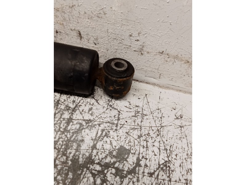 Recambio de amortiguador trasero izquierdo para ford tourneo connect 1.8 tdci referencia OEM IAM 009160  