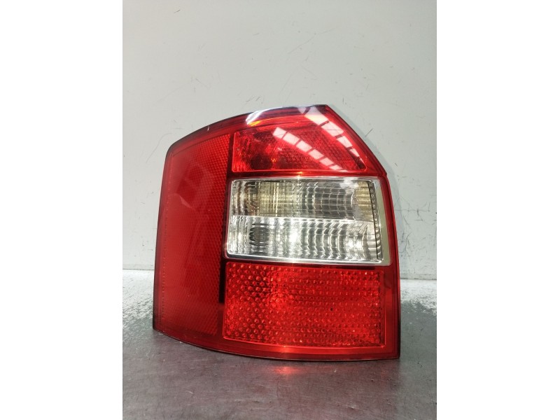 Recambio de piloto trasero izquierdo para audi a4 b6 avant (8e5) 2.0 referencia OEM IAM 8E9945257  