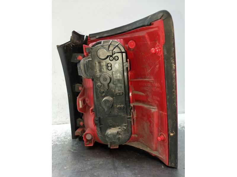 Recambio de piloto trasero izquierdo para audi a4 b6 avant (8e5) 2.0 referencia OEM IAM 8E9945257  