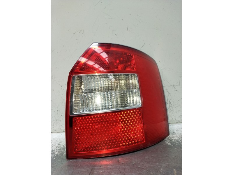 Recambio de piloto trasero derecho para audi a4 b6 avant (8e5) 2.0 referencia OEM IAM 8E9945258  