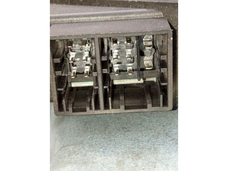 Recambio de elevalunas delantero izquierdo para volkswagen polo iv (9n_, 9a_) 1.4 tdi referencia OEM IAM q3837401aa 3p 