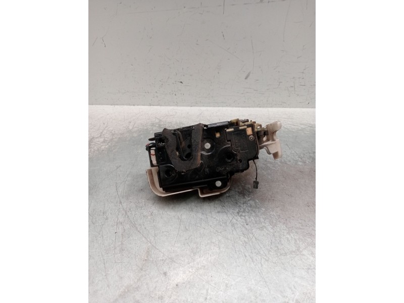 Recambio de motor cierre centralizado delantero derecho para volkswagen polo iv (9n_, 9a_) 1.4 tdi referencia OEM IAM  3p 