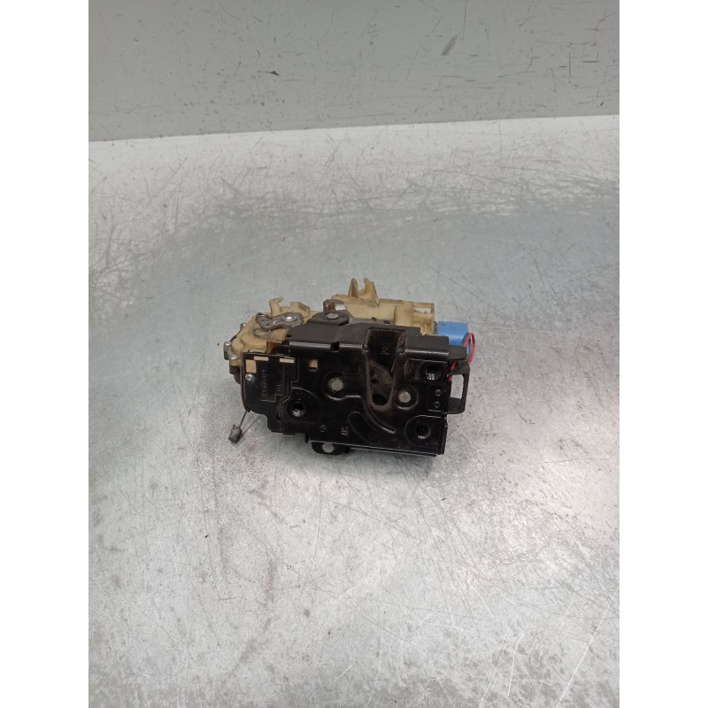 Recambio de motor cierre centralizado delantero izquierdo para volkswagen polo iv (9n_, 9a_) 1.4 tdi referencia OEM IAM 3b183701
