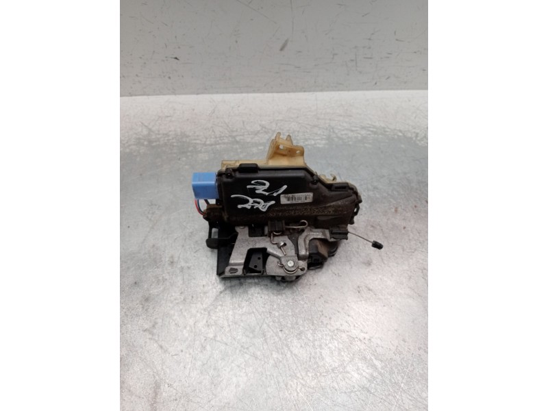 Recambio de motor cierre centralizado delantero izquierdo para volkswagen polo iv (9n_, 9a_) 1.4 tdi referencia OEM IAM 3b183701