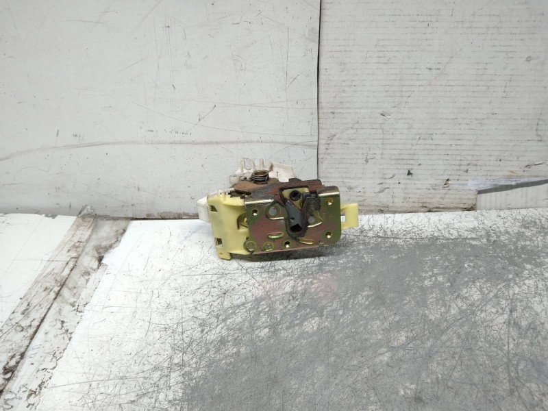 Recambio de motor cierre centralizado trasero derecho para ford focus turnier (cak) ambiente referencia OEM IAM XS41A26412BH  5P