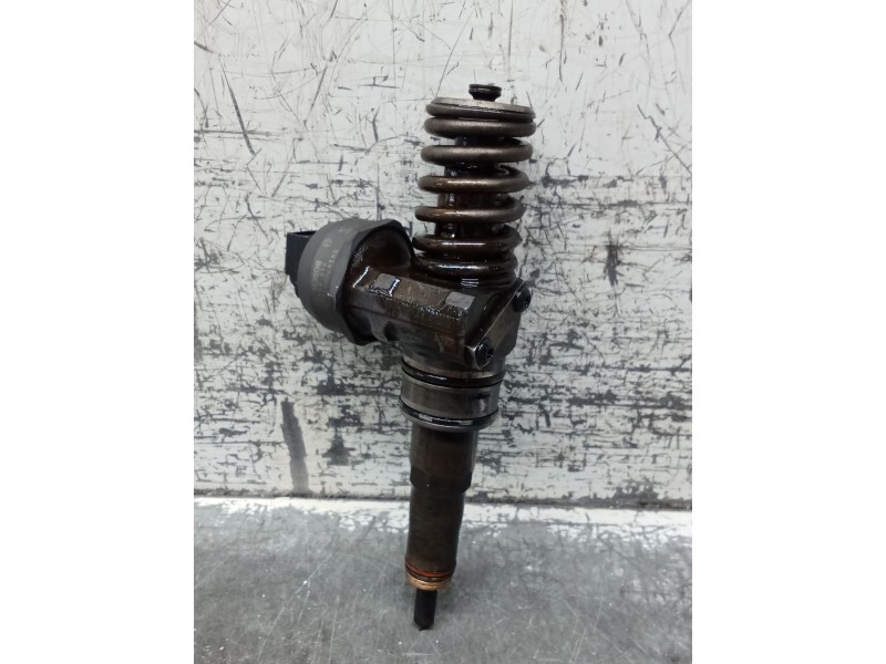 Recambio de inyector para volkswagen polo iv (9n_, 9a_) 1.4 tdi referencia OEM IAM 038130073BN 0414720313 BOSCH