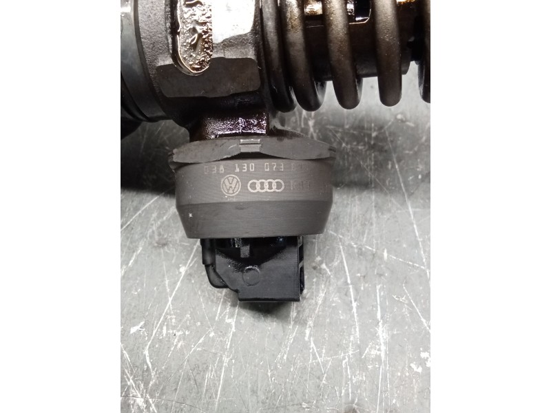 Recambio de inyector para volkswagen polo iv (9n_, 9a_) 1.4 tdi referencia OEM IAM 038130073BN 0414720313 BOSCH