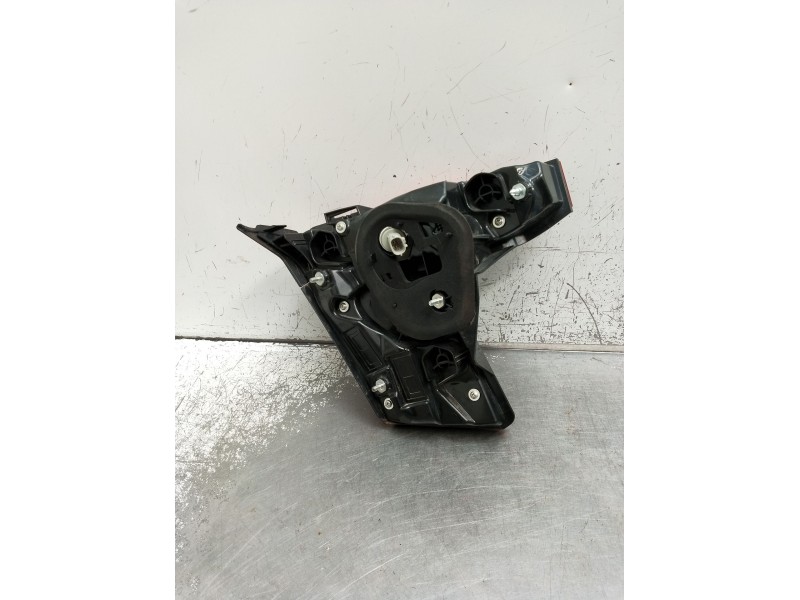 Recambio de piloto trasero derecho interior para toyota c-hr (_x1_) 1.8 hybrid (zyx10_, zyx11_) referencia OEM IAM 81580F4120  